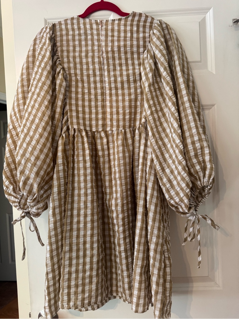 Boohoo Beige and White Gingham Puff-Sleeve Dress - Picture 2 of 3
